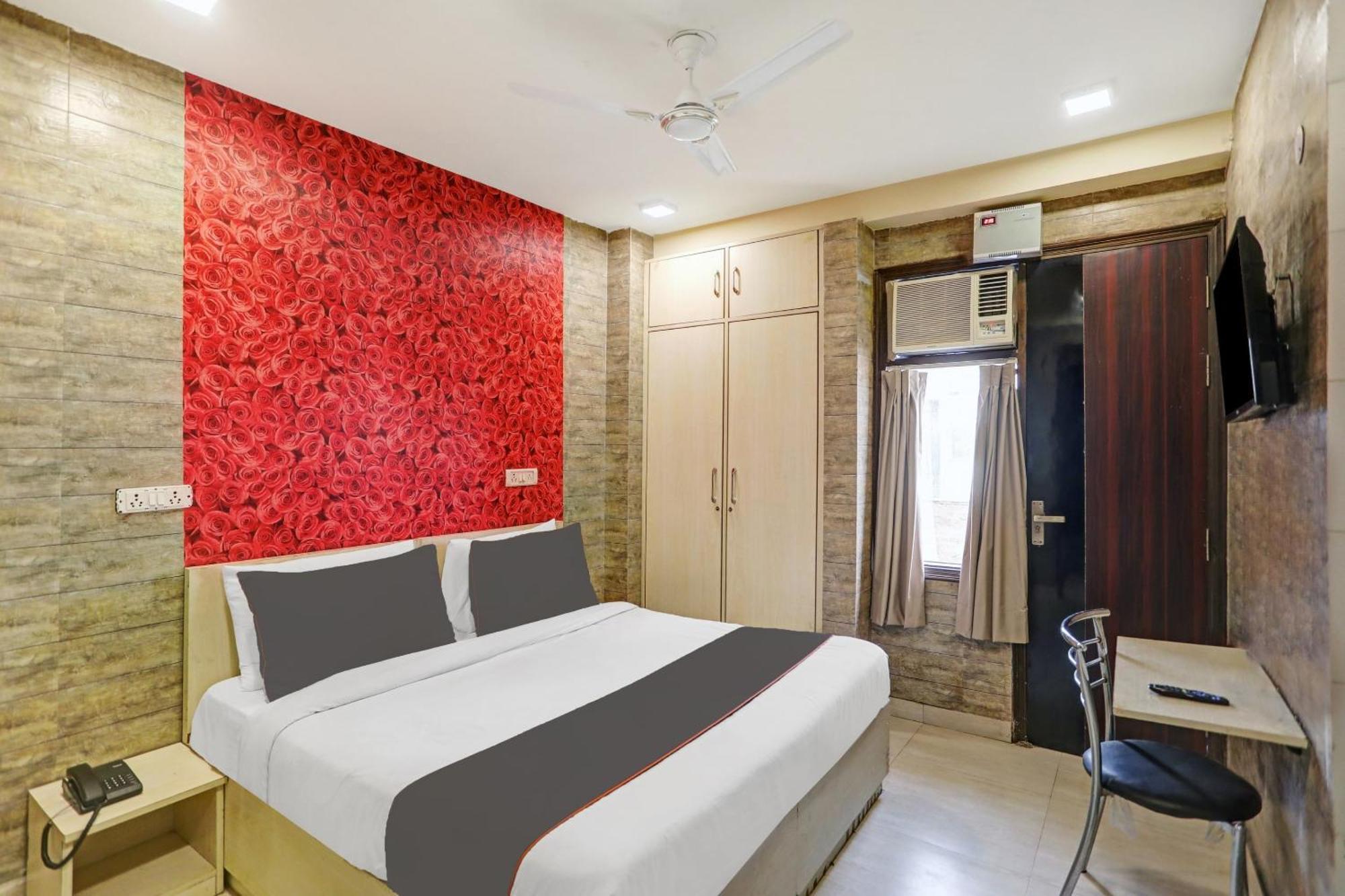 Collection O Model Town Metro View Hotel New Delhi Ngoại thất bức ảnh